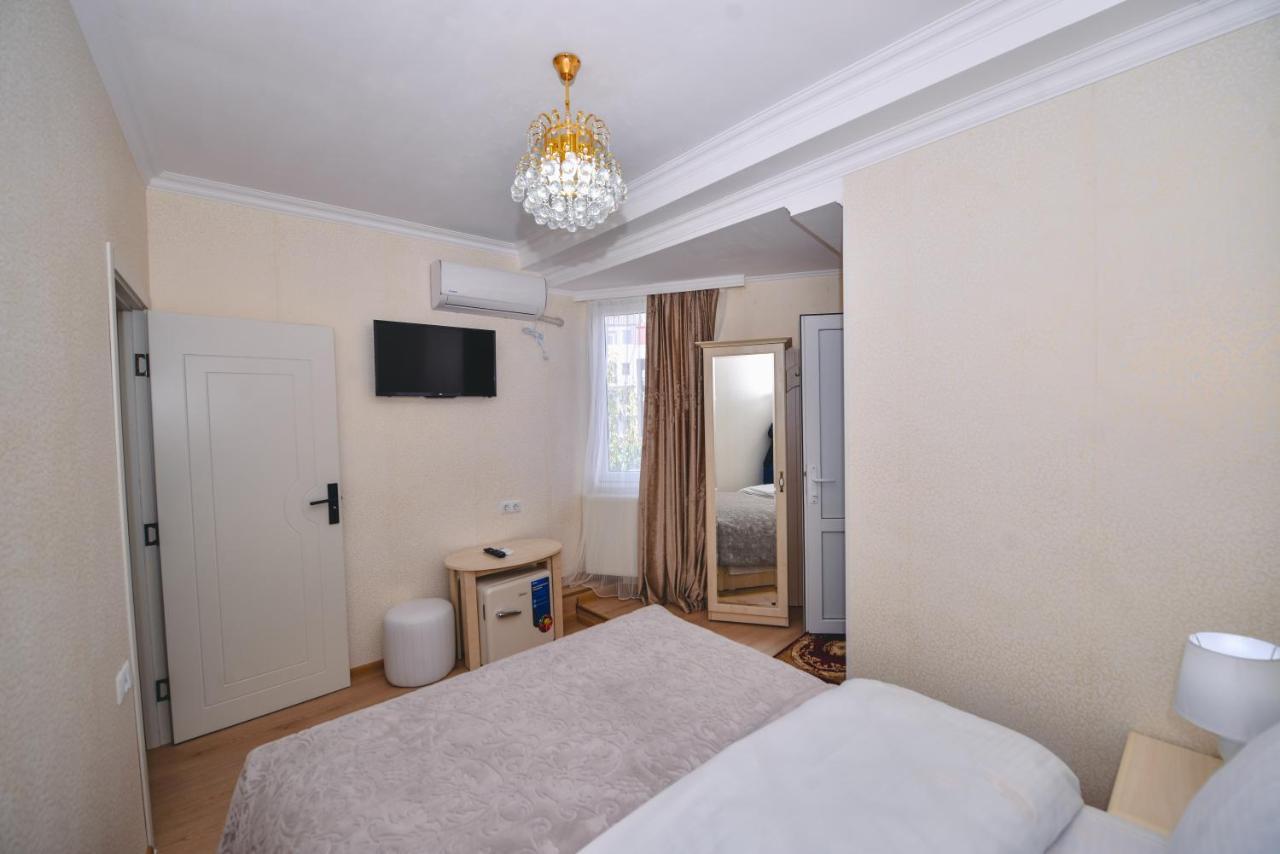 Hotel Vladi Koetaisi Buitenkant foto